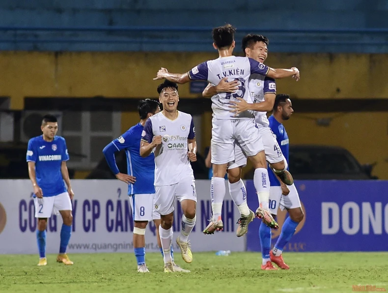 Hà Nội trở lại thăng hoa, Sài Gòn thắng tối thiểu Hà Tĩnh -0