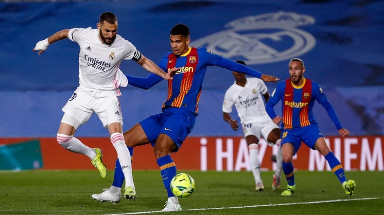 Thắng kịch tính Siêu kinh điển, Real chiếm ngôi đầu La Liga -0