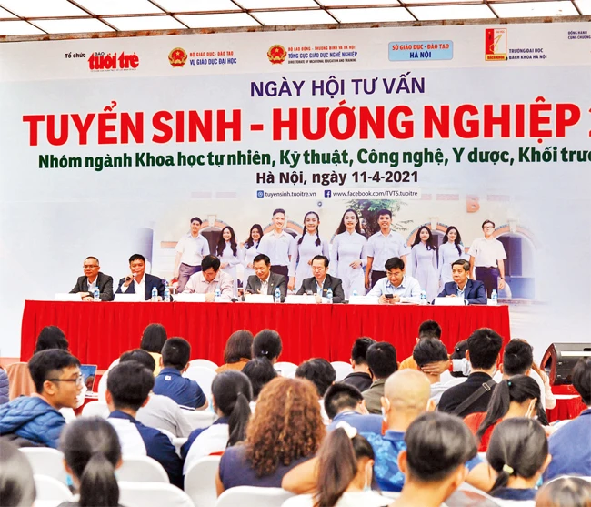 Nhiều thông tin bổ ích tại ngày hội tư vấn tuyển sinh - hướng nghiệp -1