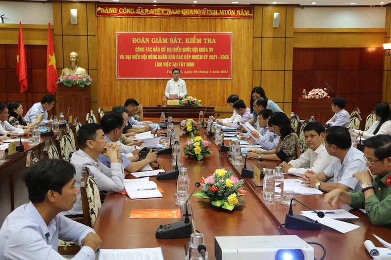 Đồng chí Trần Cẩm Tú kiểm tra công tác bầu cử tại Tây Ninh -0