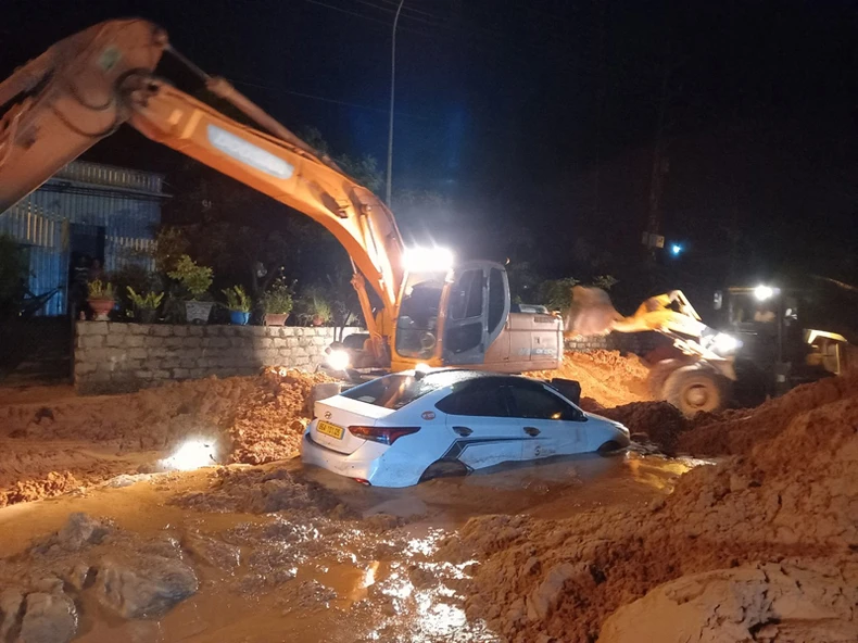 Sạt lở cát nghiêm trọng tuyến đường du lịch Mũi Né -0