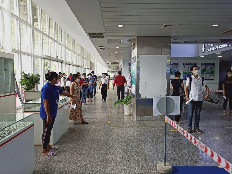 Bệnh viện Chợ Rẫy dốc sức chống dịch Covid-19 ở Phnom Penh -0