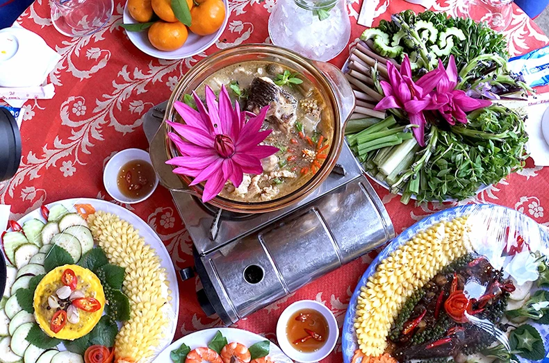 Hấp dẫn “lẩu mắm” U Minh -0