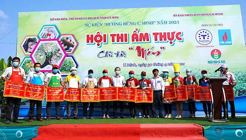 Hấp dẫn “lẩu mắm” U Minh -0
