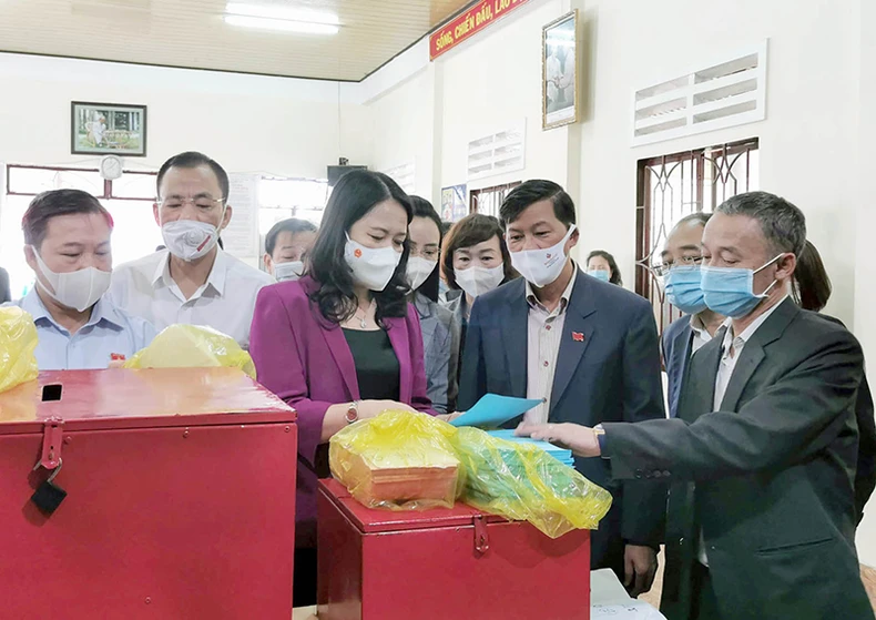 Phó Chủ tịch nước Võ Thị Ánh Xuân kiểm tra công tác bầu cử tại Lâm Đồng -0