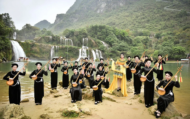 Phương Nga Sao Mai ra mắt album mừng sinh nhật Bác -0