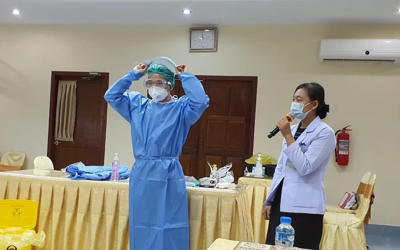 Chuyên gia Việt Nam hỗ trợ cấp cứu kịp thời một thai phụ Lào mắc Covid-19 -0