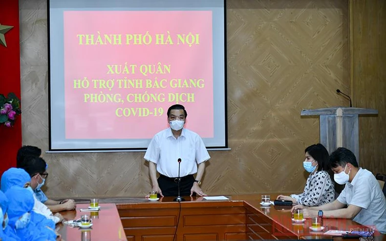 Đoàn bác sĩ Hà Nội lên đường đến Bắc Giang hỗ trợ chống dịch Covid-19 -0