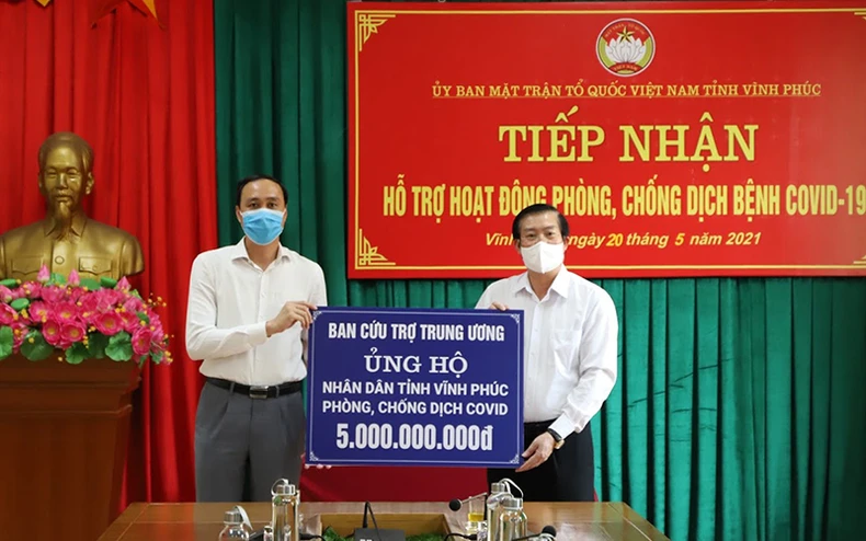 Trao 10 tỷ đồng hỗ trợ Bắc Giang và Vĩnh Phúc chống dịch Covid-19 -0