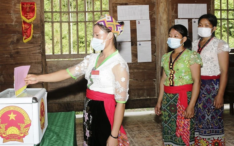 Bầu cử sớm ở miền tây Nghệ An (ghép) -0