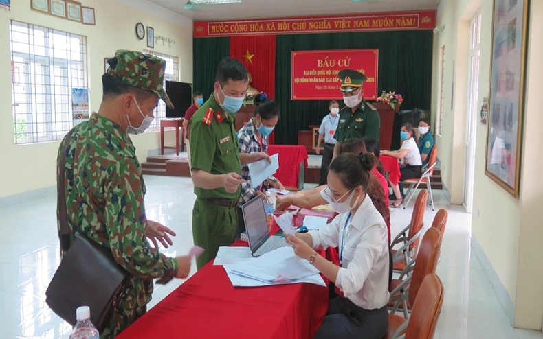 Cử tri cả nước nô nức đi bầu cử, thực hiện quyền công dân thiêng liêng -0