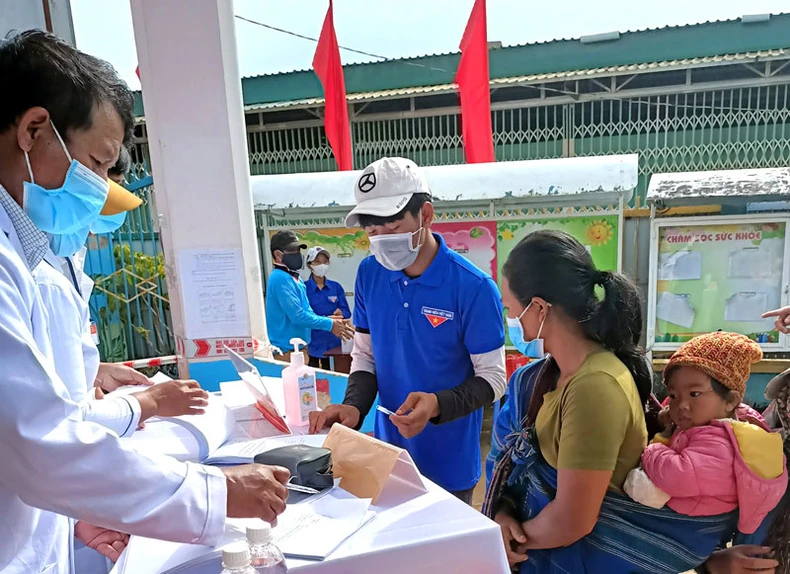 Đồng bào các dân tộc nam Tây Nguyên hòa chung ngày hội non sông -0