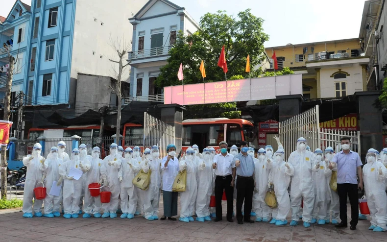 Nắng nóng không làm khó được tinh thần các chiến sĩ áo trắng -0