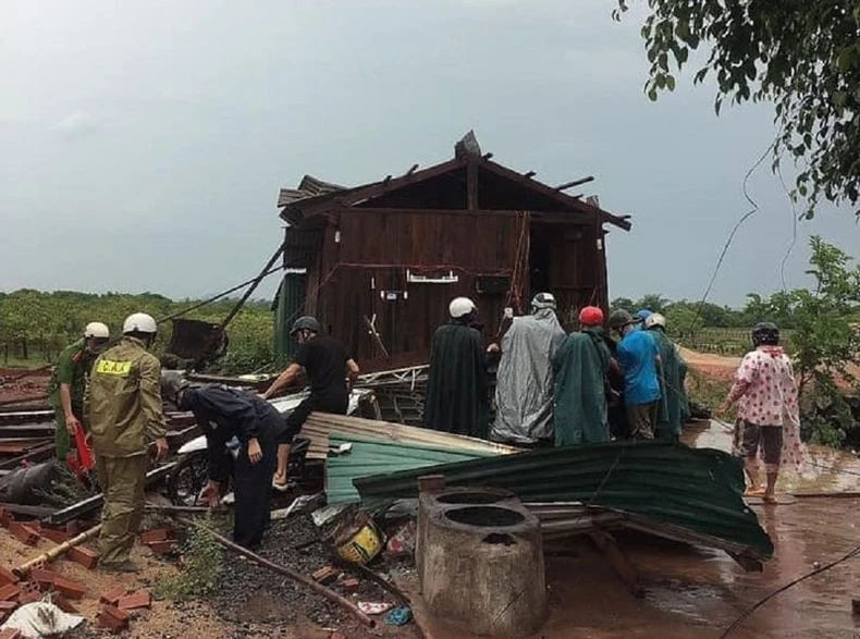 Mưa lớn kèm lốc xoáy gây nhiều thiệt hại ở Ea Súp -0
