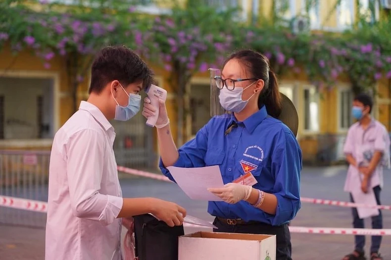 Hơn 5.000 thí sinh dự thi vào hai trường chuyên ngữ và chuyên tự nhiên -0