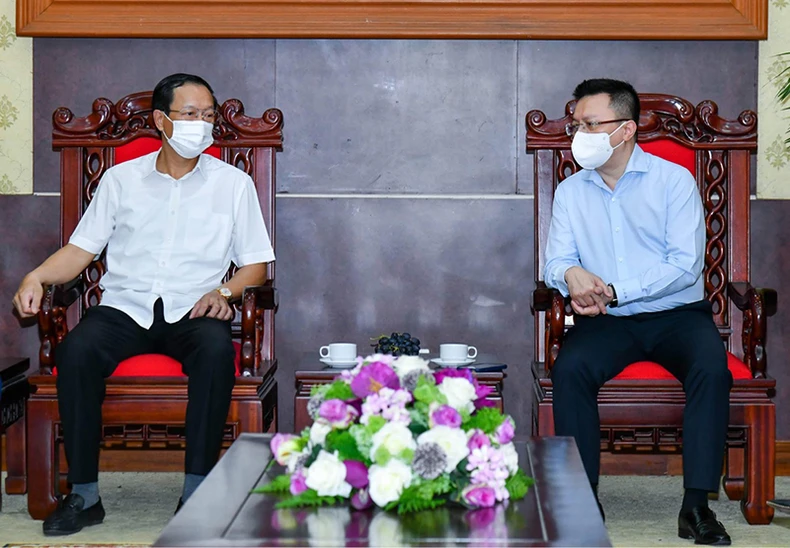 Chủ tịch nước gửi lẵng hoa, các bộ, ngành, đơn vị tới thăm, chúc mừng Báo Nhân Dân nhân ngày báo chí 21-6 -0