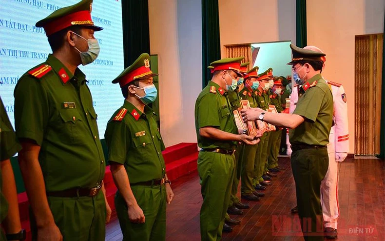 Bắt gần 90 đối tượng mở “tiệc ma tuý” trong khách sạn -0