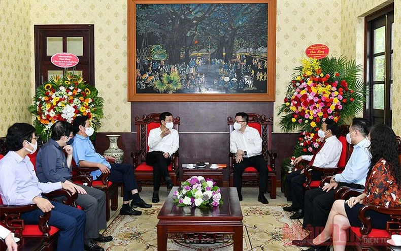 Lãnh đạo Đảng, Nhà nước và các đơn vị chúc mừng Báo Nhân Dân nhân ngày 21-6 -0