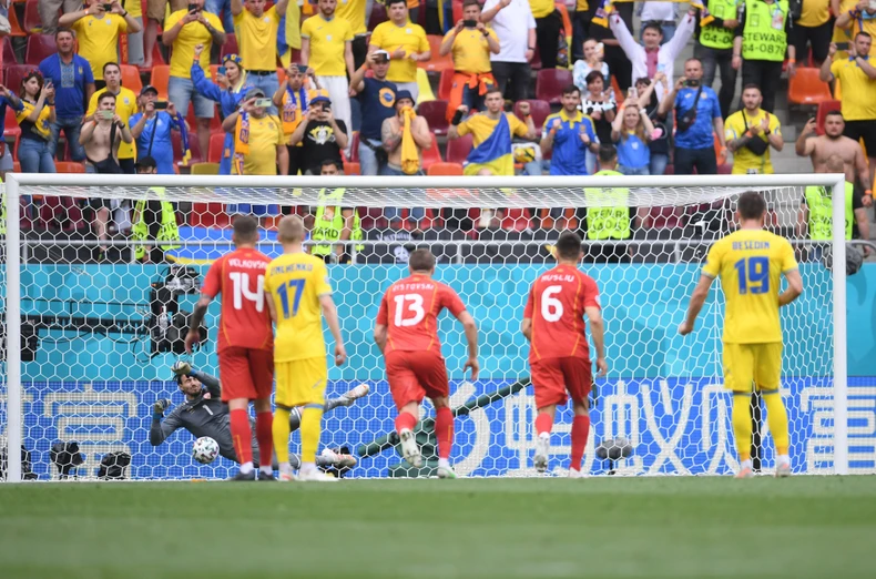Ukraine giành chiến thắng đầu tiên tại EURO 2020 -0