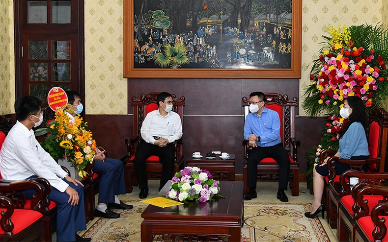 Tin tiếp khách 21-6 để ghép -0