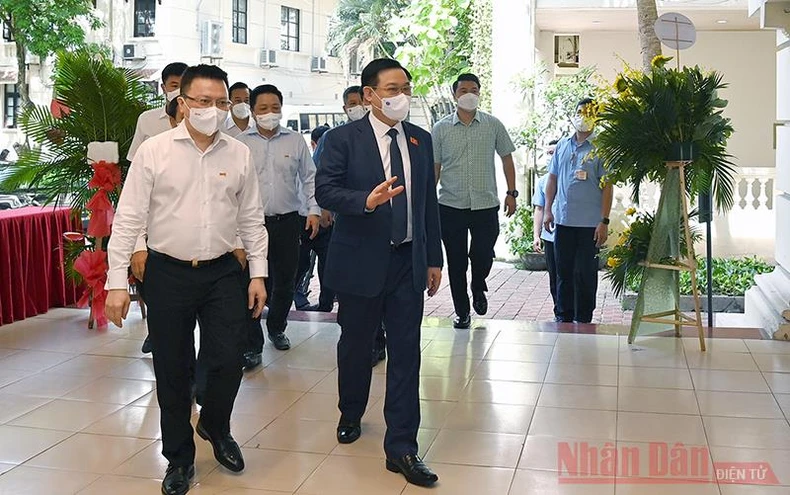 Báo Nhân Dân là một trong những tờ báo chủ lực có đóng góp rất nhiều vào tổ chức, hoạt động của Quốc hội -0