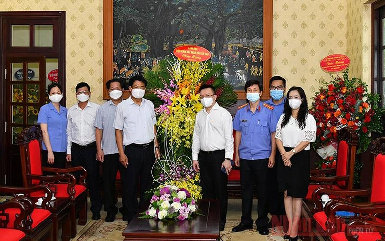 Lãnh đạo Đảng, Nhà nước thăm và chúc mừng Báo Nhân Dân nhân ngày 21-6 -0