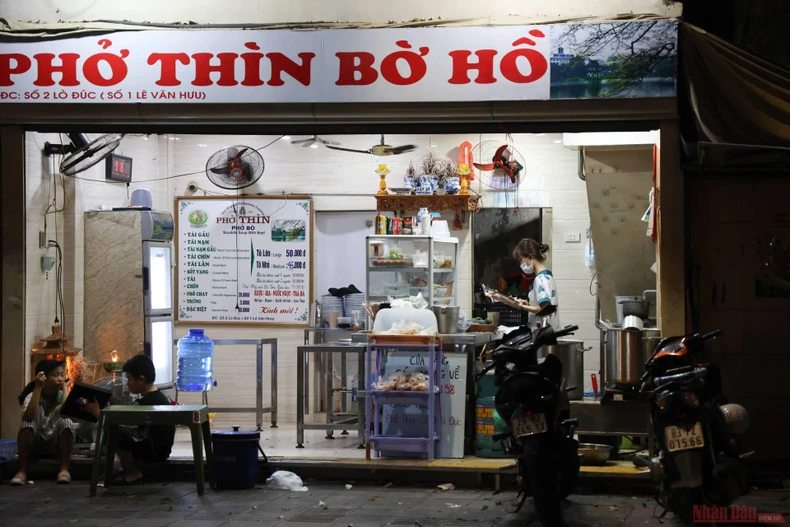 1_hang_quan_Ha_Noi_mo_cua-1624331436801.jpeg