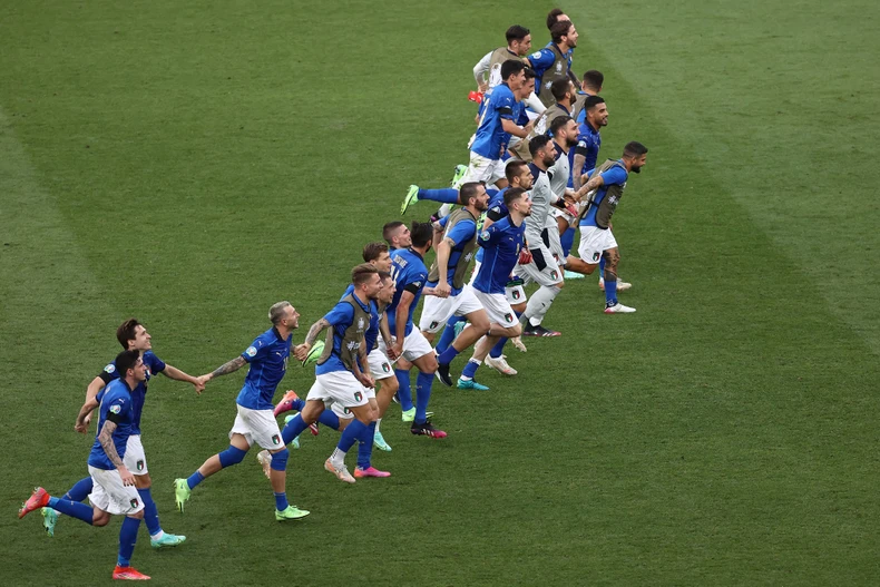 Những khoảnh khắc ấn tượng trên sân cỏ Euro 2020 -0