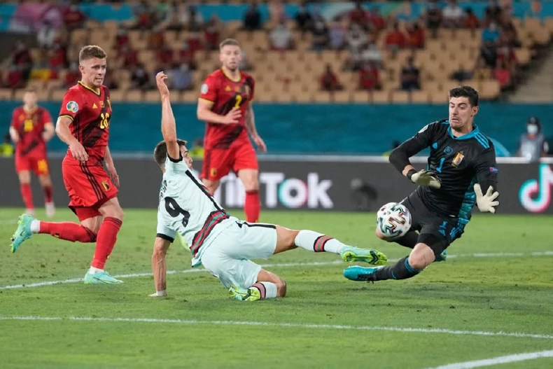 Thorgan Hazard lập siêu phẩm, Bỉ biến Bồ Đào Nha thành cựu vương Euro -0