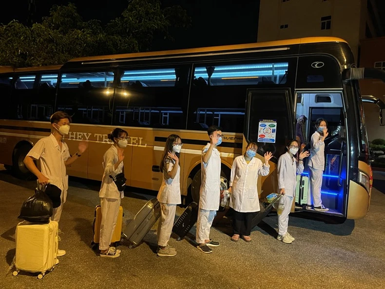 Hơn 300 sinh viên Đại học Kỹ thuật y tế Hải Dương tình nguyện vào TP Hồ Chí Minh chống dịch Covid-19 -0