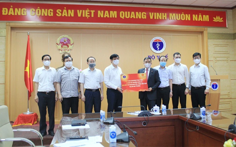 Những “người hùng thầm lặng” trên hai tuyến đầu -0
