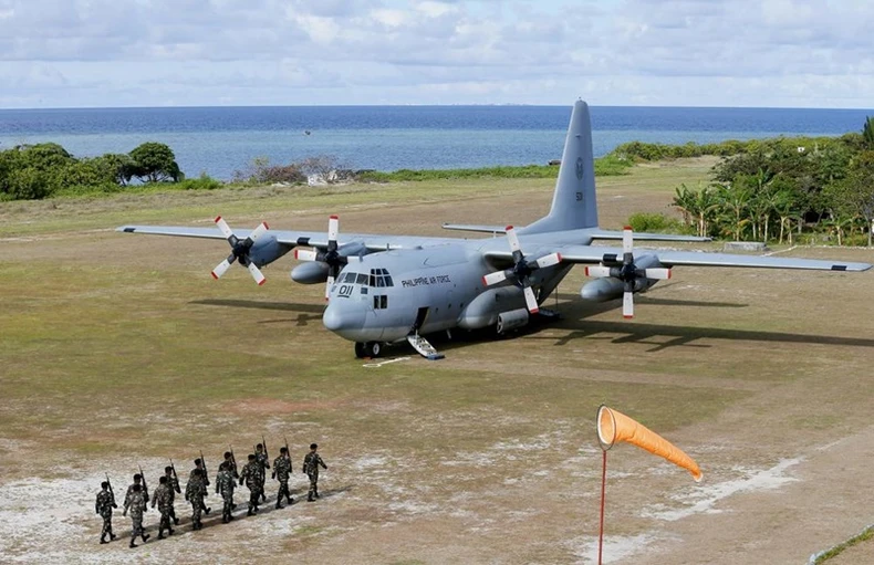 Hiện trường vụ rơi máy bay quân sự tại Philippines -0
