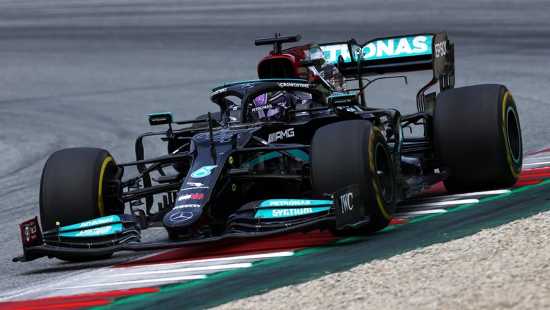 Max Verstappen vô địch giữa sắc cam -0