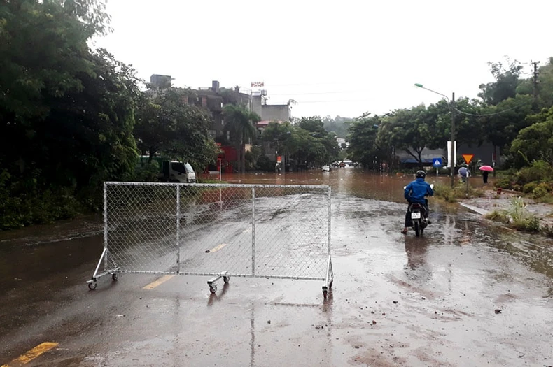 Thành phố Lào Cai ngập nặng do mưa lớn -0