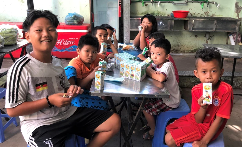 Món quà “bất ngờ” từ Vinamilk đến các em nhỏ có hoàn cảnh khó khăn giữa ngày hè giãn cách -0