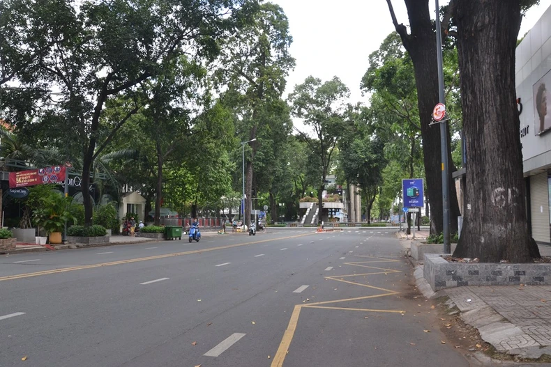 TP Hồ Chí Minh ngày đầu giãn cách xã hội theo Chỉ thị 16 -0