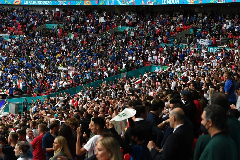 Niềm vui và nước mắt - hai chiều cảm xúc trái ngược sau chung kết EURO 2020 -0