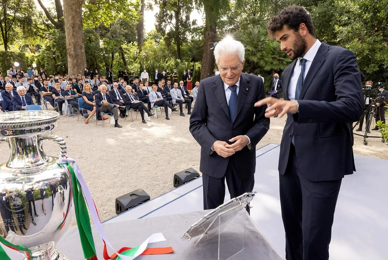Biển người ăn mừng chức vô địch EURO 2020 cùng đội tuyển Italia -0