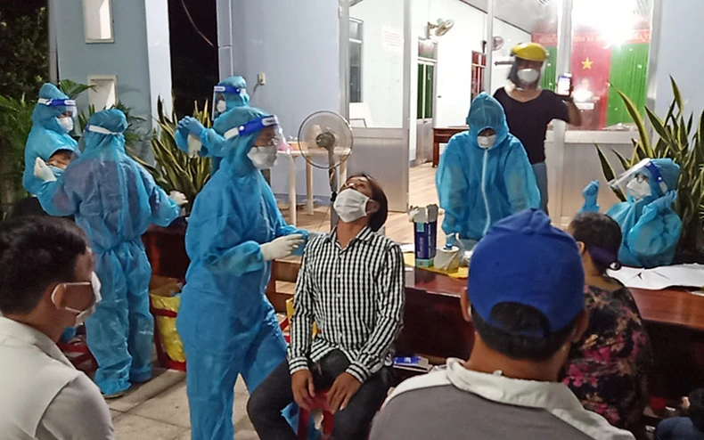Số ca F0 tăng nhanh, Bình Dương gấp rút chuyển mô hình điều trị tháp