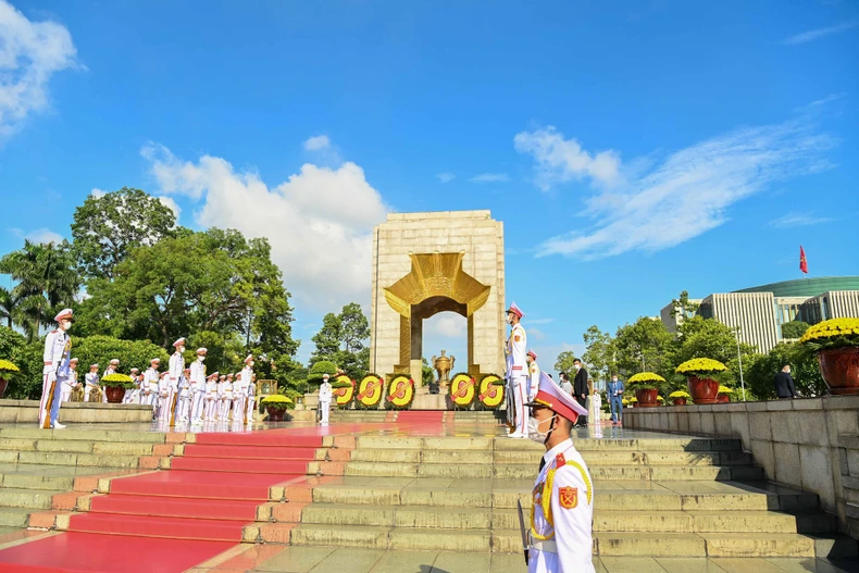Lãnh đạo Đảng, Nhà nước dâng hương tưởng niệm các Anh hùng liệt sĩ -0
