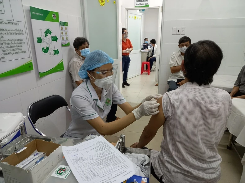 Tiêm chủng an toàn cho người cao tuổi, người nhiều bệnh nền -0