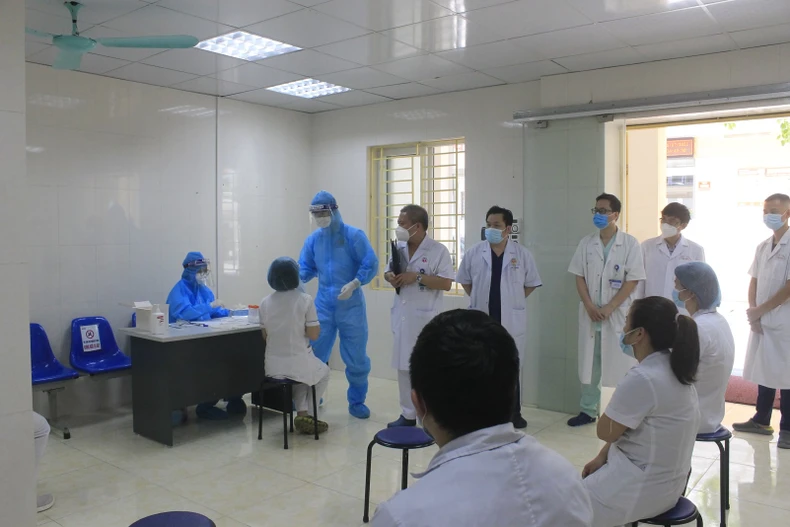 Diễn biến F0 trở nặng nhanh, phác đồ điều trị Covid-19 có nhiều thay đổi -0