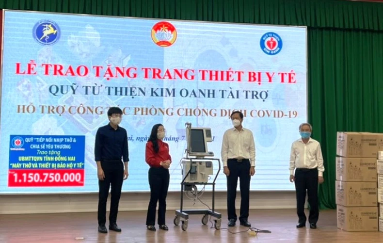 Đồng Nai tiếp nhận thiết bị y tế chống dịch Covid-19 -0