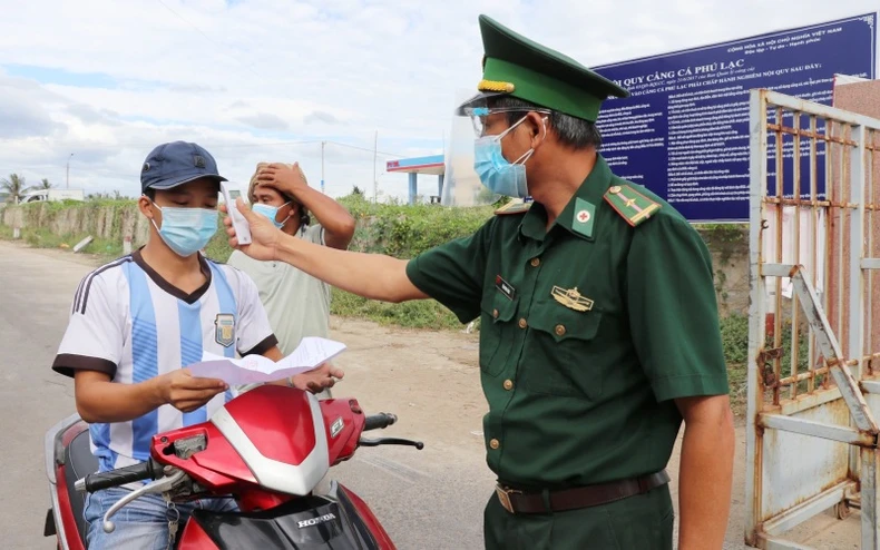 Tăng cường công tác phòng dịch tại các cảng cá Phú Yên -0
