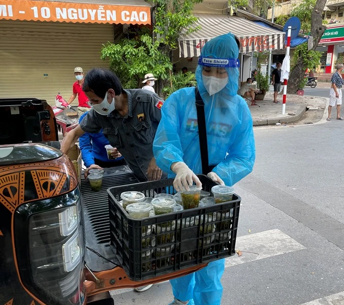 Ấm lòng những suất cơm nghĩa tình -1