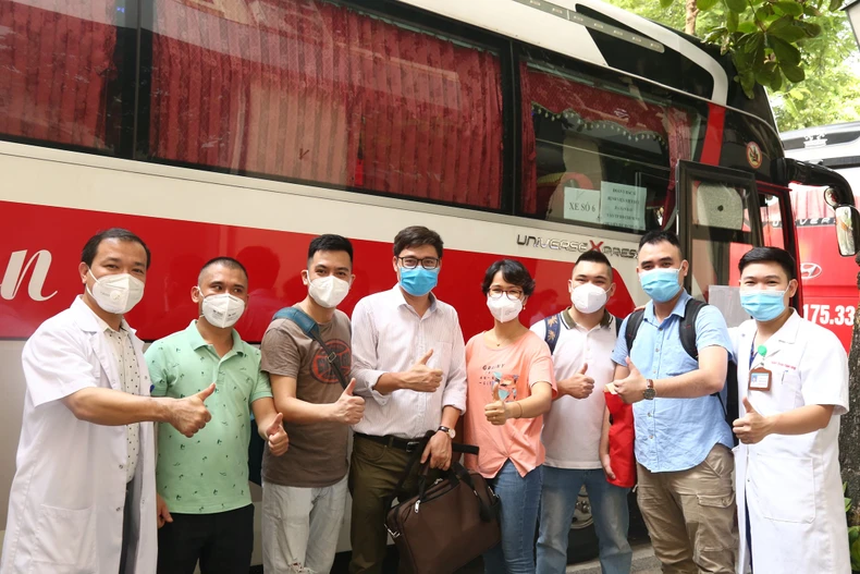 Hàng trăm cán bộ y tế