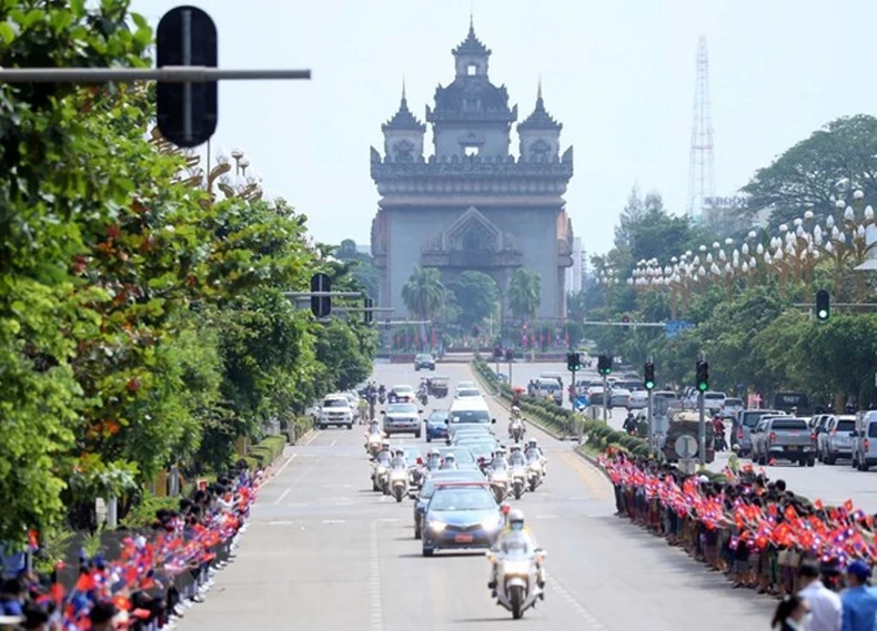 Tổng Bí thư, Chủ tịch nước Lào đón, hội đàm với Chủ tịch nước Nguyễn Xuân Phúc -0