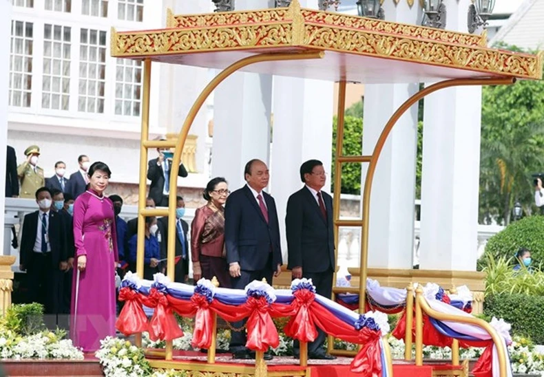 Tổng Bí thư, Chủ tịch nước Lào đón, hội đàm với Chủ tịch nước Nguyễn Xuân Phúc -0