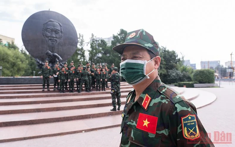 Đoàn Quân đội nhân dân Việt Nam dâng hoa tưởng nhớ Chủ tịch Hồ Chí Minh tại Nga -0