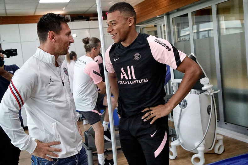 Buổi tập đầu tiên của Messi tại PSG -0